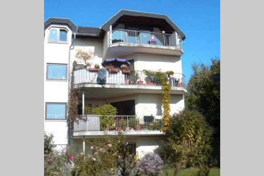 Souterrainwohnung mit großem Garten und Sauna