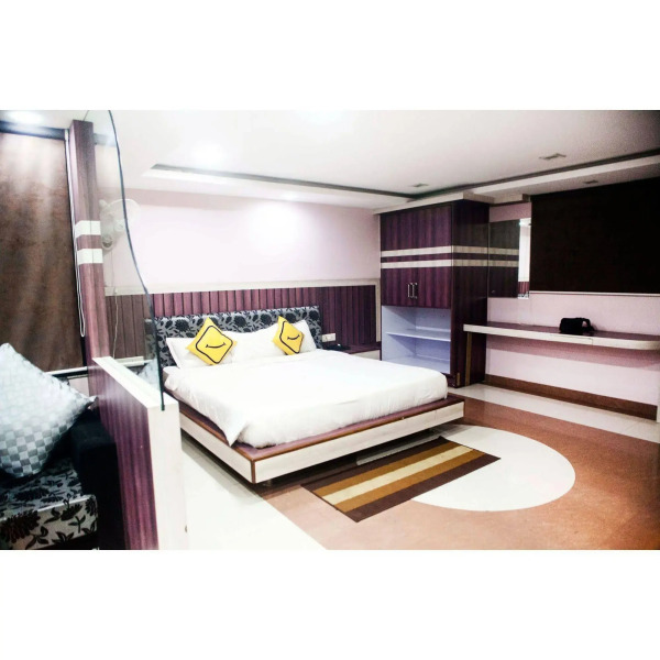 Vista Rooms At M.P Nagar