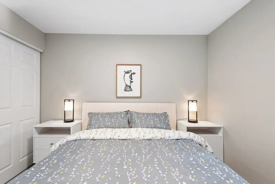 Cheerful Kirkland Home w/AC Big Yard, Walk to Beach