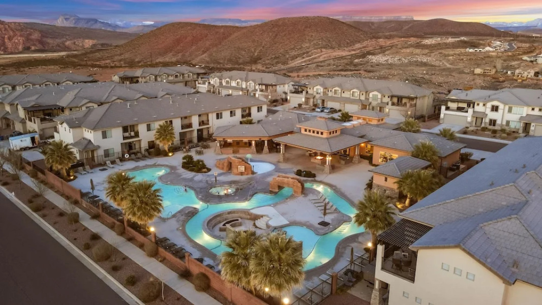 Zion's Paradise 6 Bedroom Townhouse