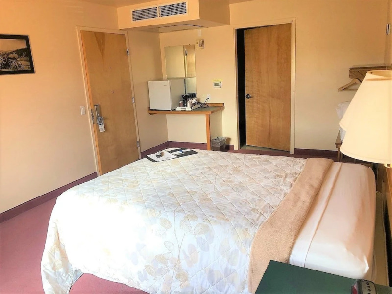 Elkhorn Mountain Inn