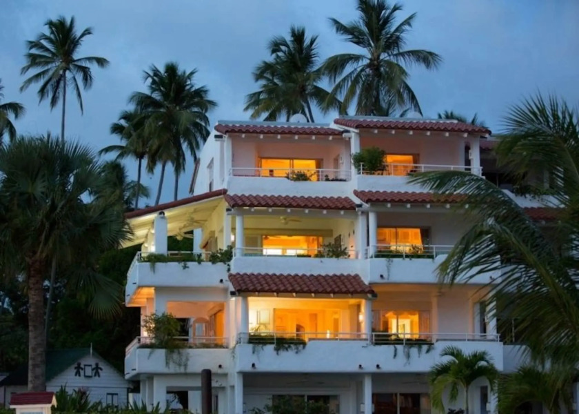 Royal Glitter Bay Villas