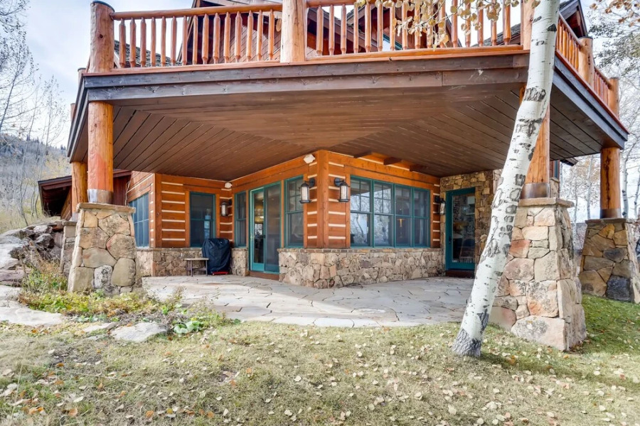 Magnificent 4,500 Square Foot Ski 5 Bedroom Home