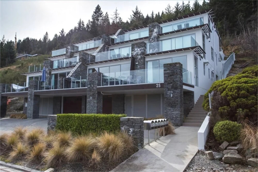 Downtown Queenstown Apartment