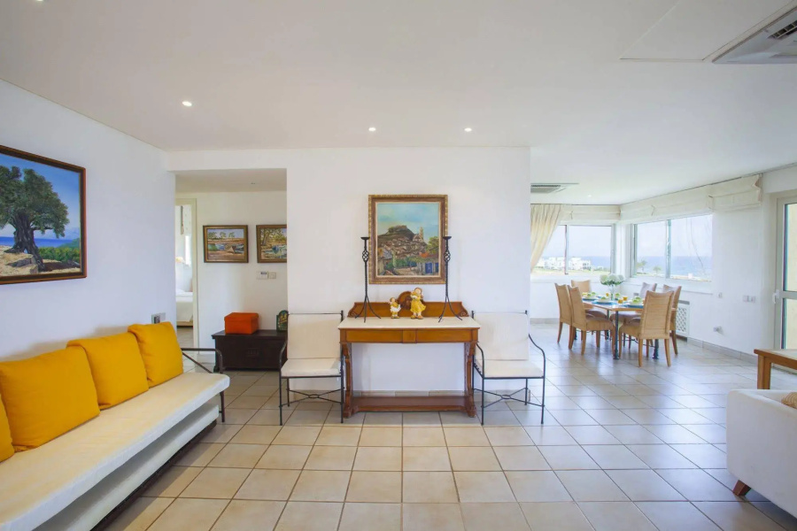 Alia Seafront Suite