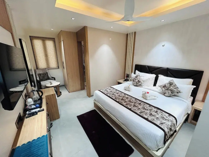 Hotel Meena Aurum Inn