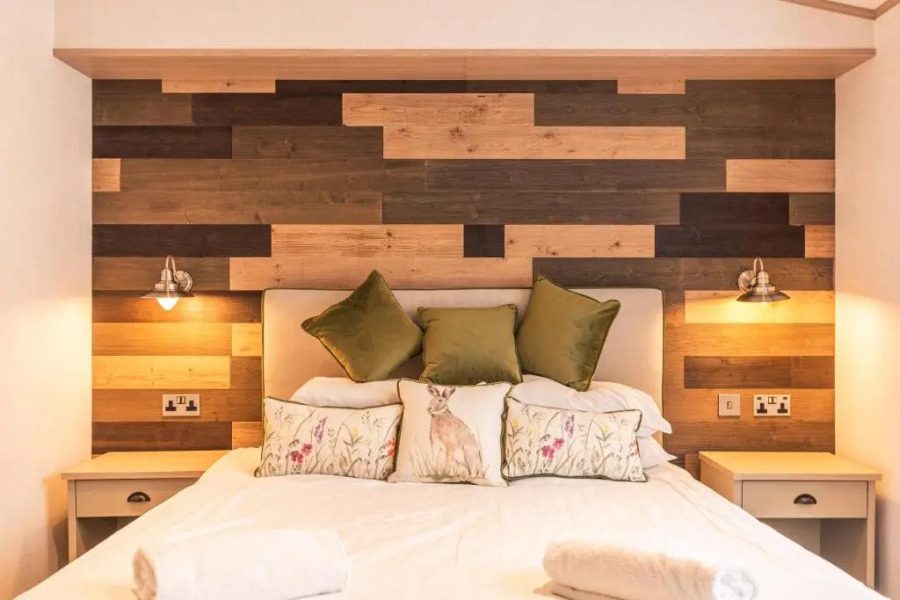 Hemingway Lodge with Hot Tub