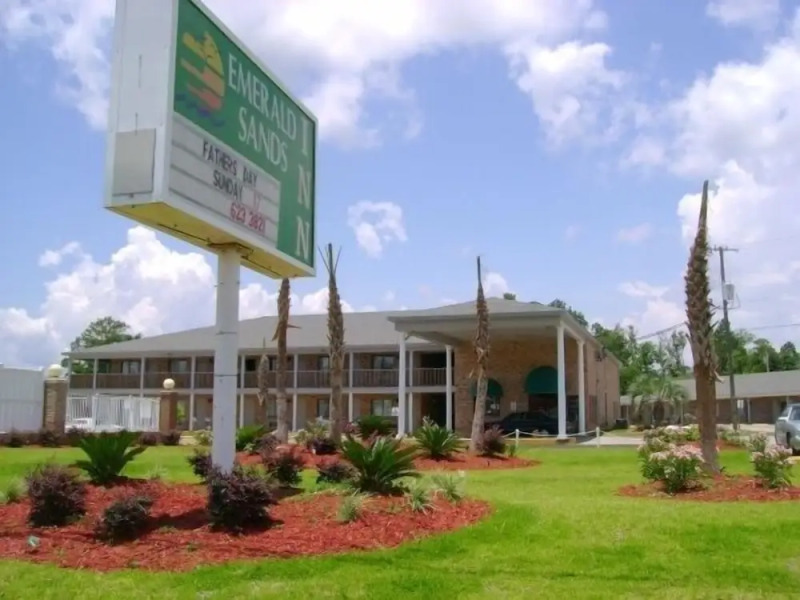 Emerald Sands Inn