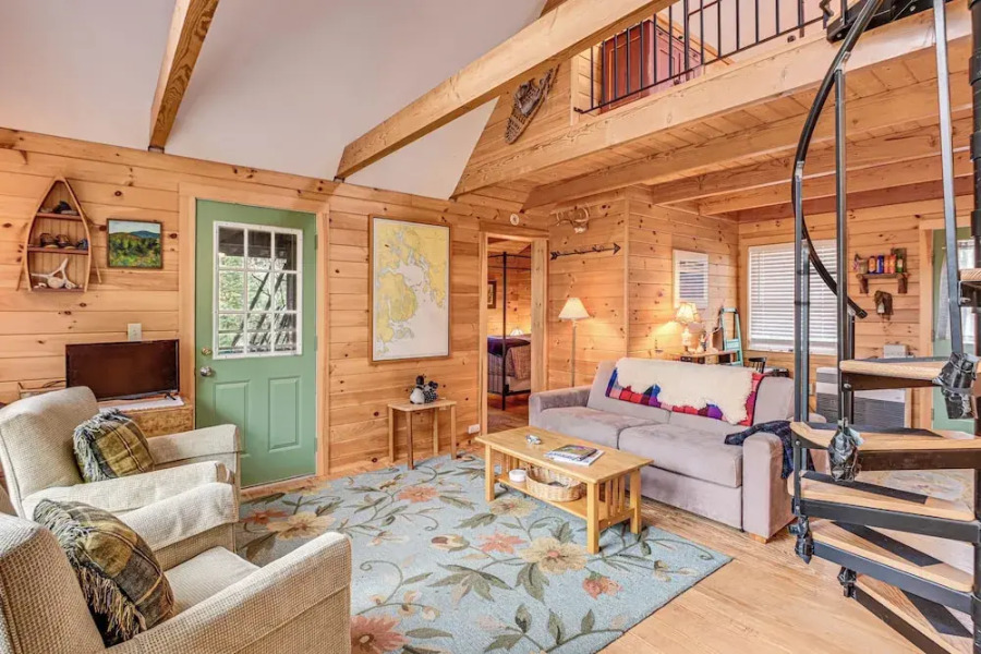 Lamoine Cabin w/ Deck ~ 16 Mi to Acadia Natl Park