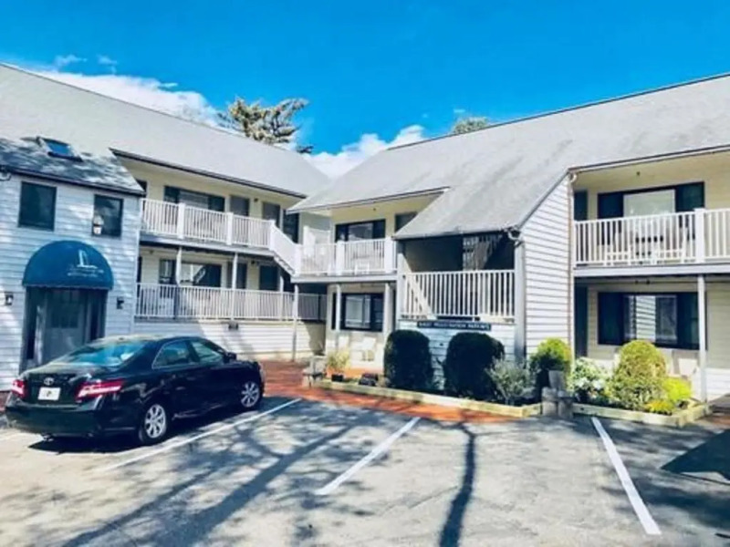 The Lighthouse Inn & Suites