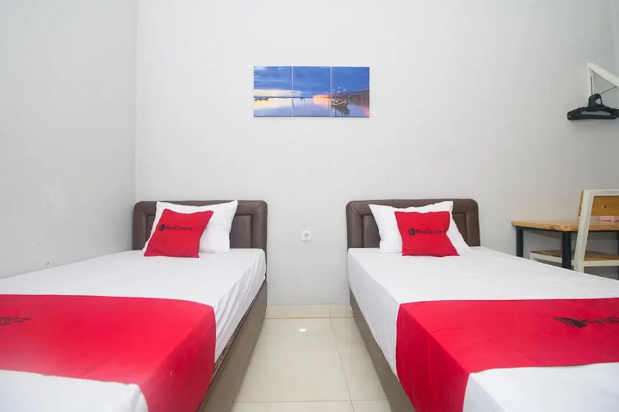 Semilir Hotel & Resto by Reddoorz Rooms