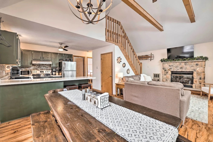 Walk to Arrowhead Lake: Cabin w/ Private Hot Tub!