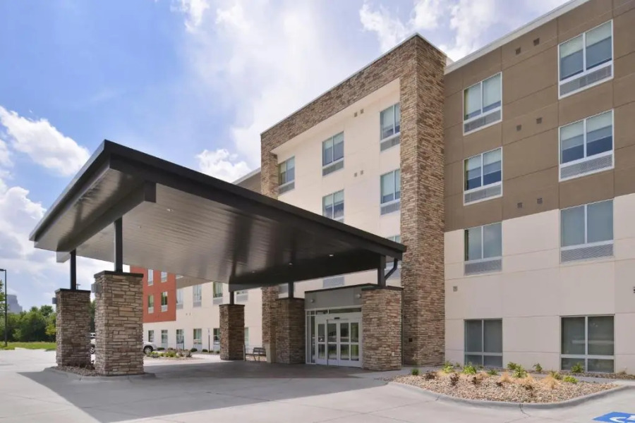 Holiday Inn Express & Suites Omaha Airport by IHG