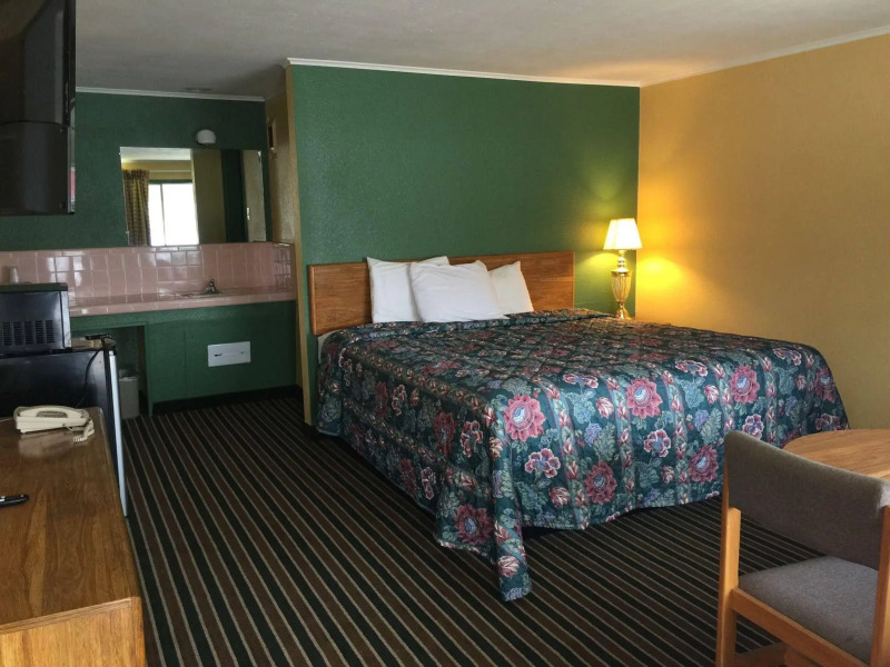 Family Budget Inn Harrison