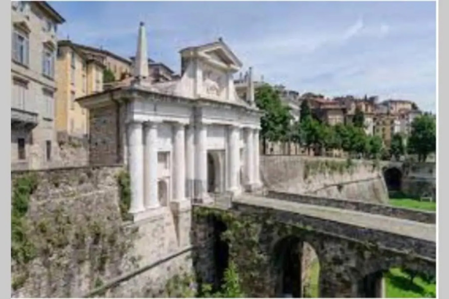 Entire flat, independent entrance, 20 mins to BGY - Bergamo Milan airport