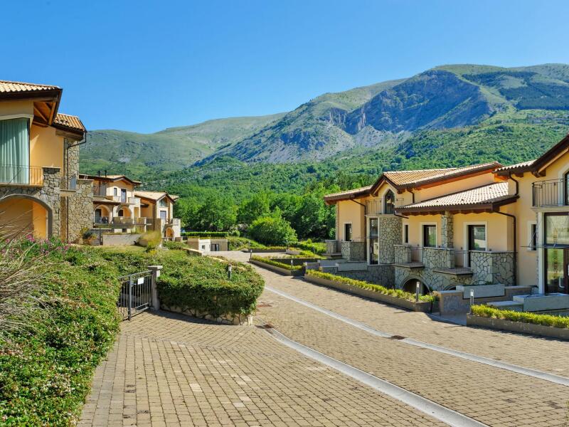 Valley-View Holiday Home in Scanno with Garden