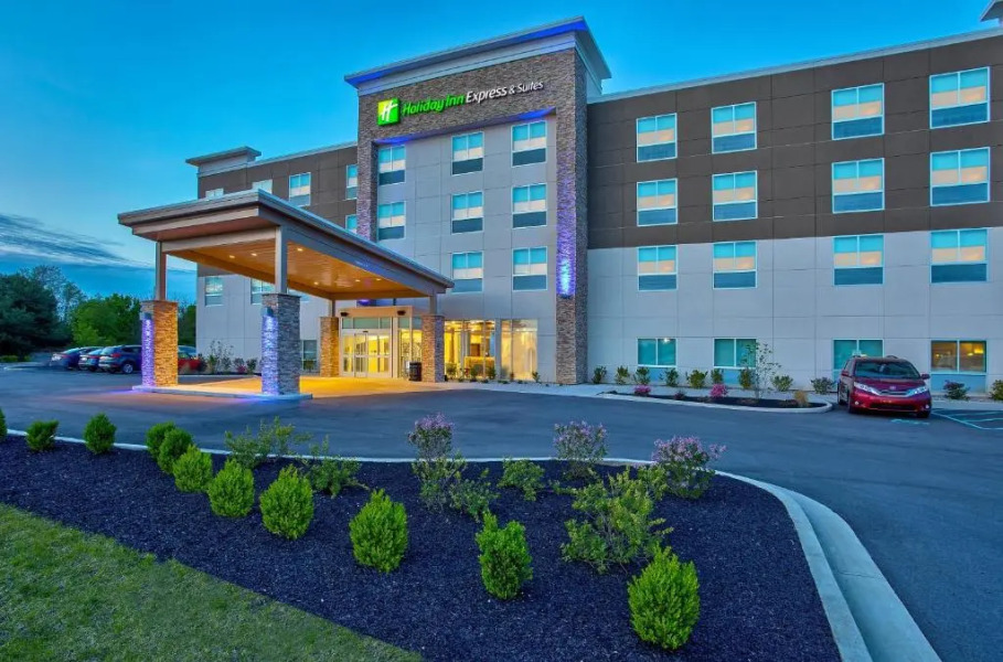 Holiday Inn Express & Suites Lexington W - Versailles by IHG