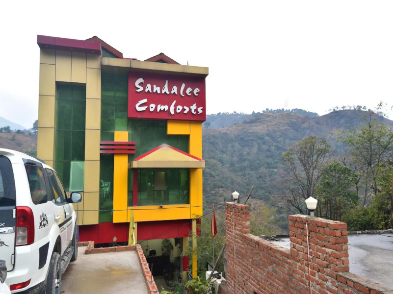 OYO 28555 Sandalee Comforts