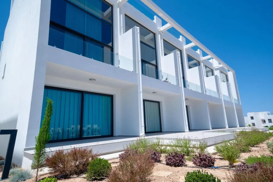 Modern and Spacious Apartment With Beautiful Roof Terrace and sea View