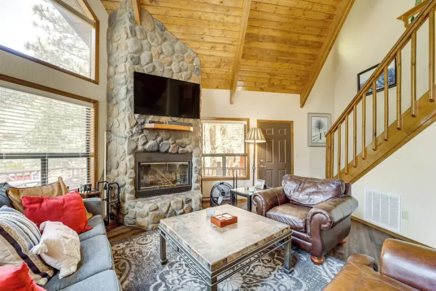 Fire Pit & Wraparound Porch: Munds Park Cabin!