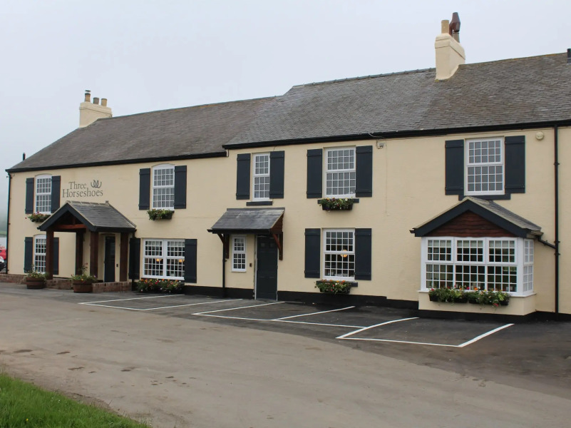 The Three Horseshoes