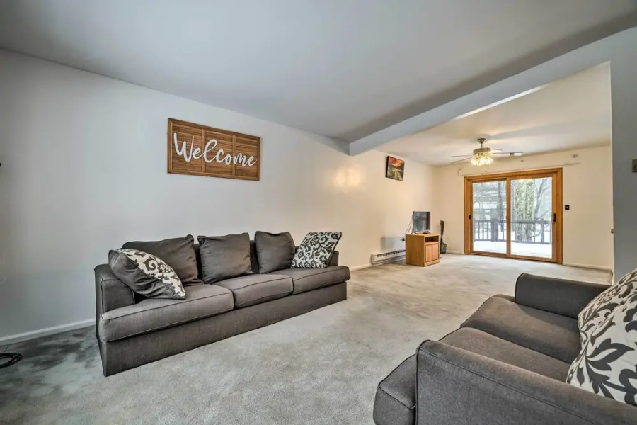 Pocono Pines Home ~ 10 Mi to Skiing & Hiking!