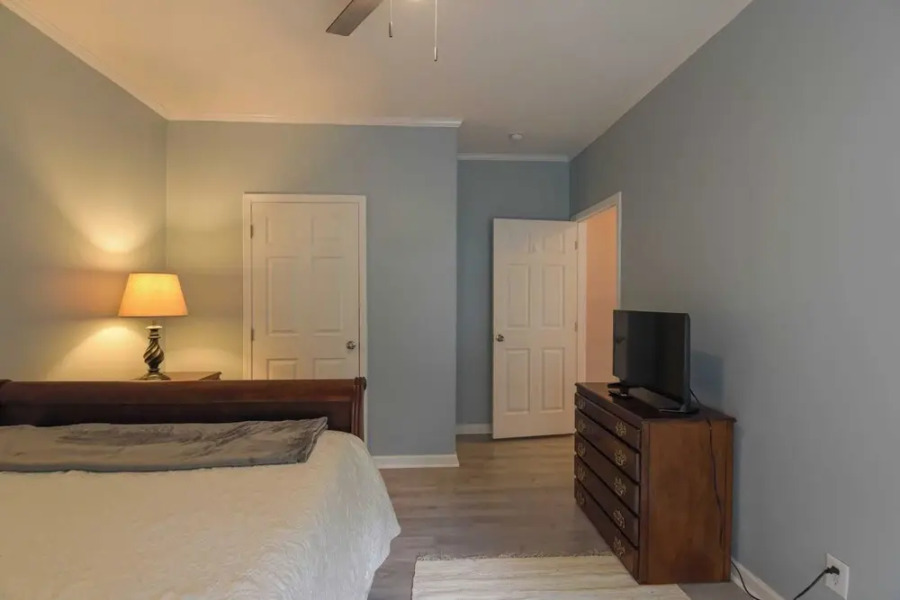 Riverside Ranch by Avantstay Mins to Downtown