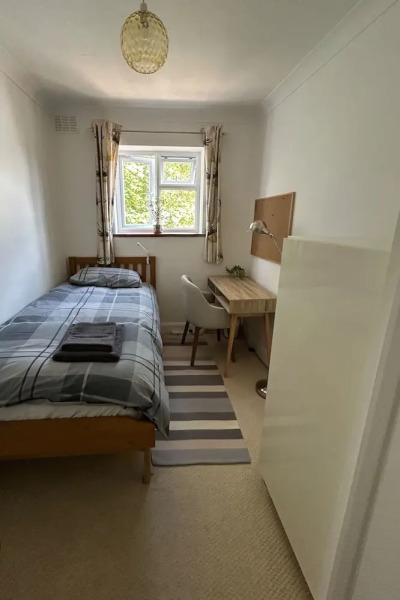 Homely 2-bed Apartment - Sleeps 3 & Parking
