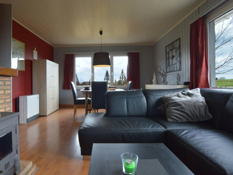 Cozy Chalet With Pond, Malmedy