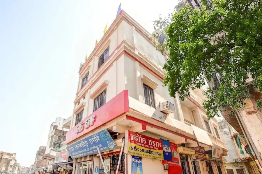 Bharat Lodge  by OYO Rooms