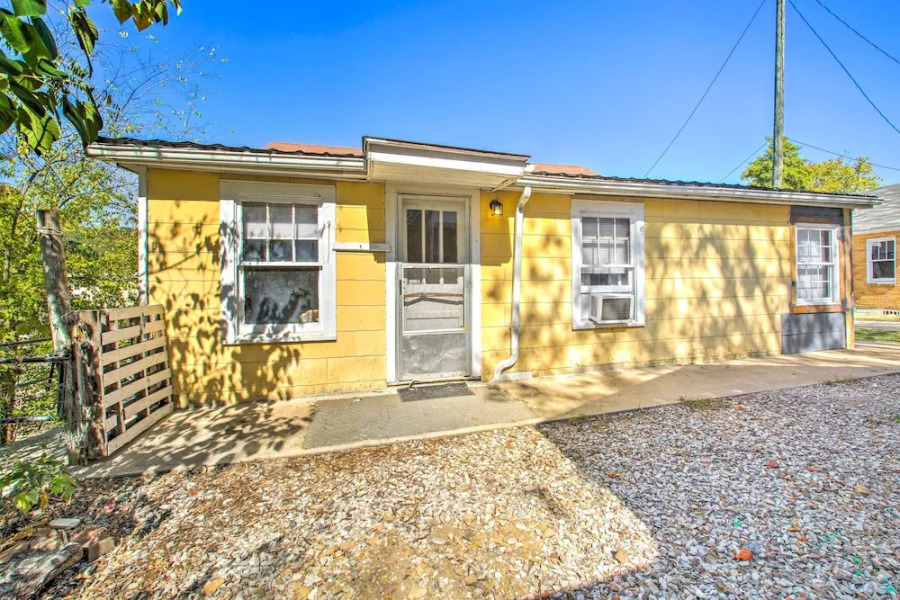 Pet-friendly Hot Springs Abode < 1 Mi to Dtwn