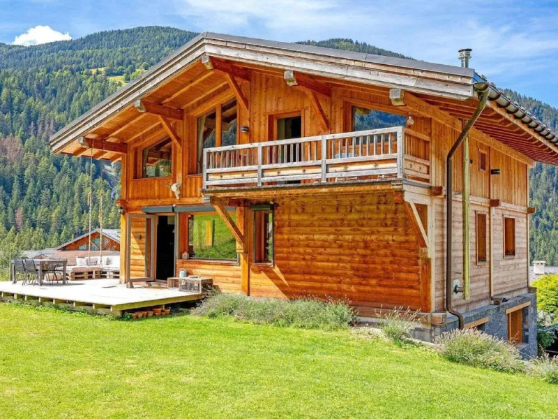 Chalet in Moulin With Sauna & Stunning Views