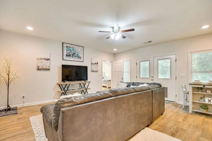 Pet-friendly Georgia Apartment: 8 Mi to Athens!