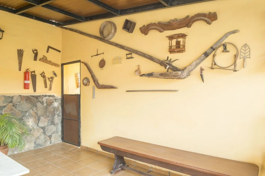 Lightbooking - Mountain & pool