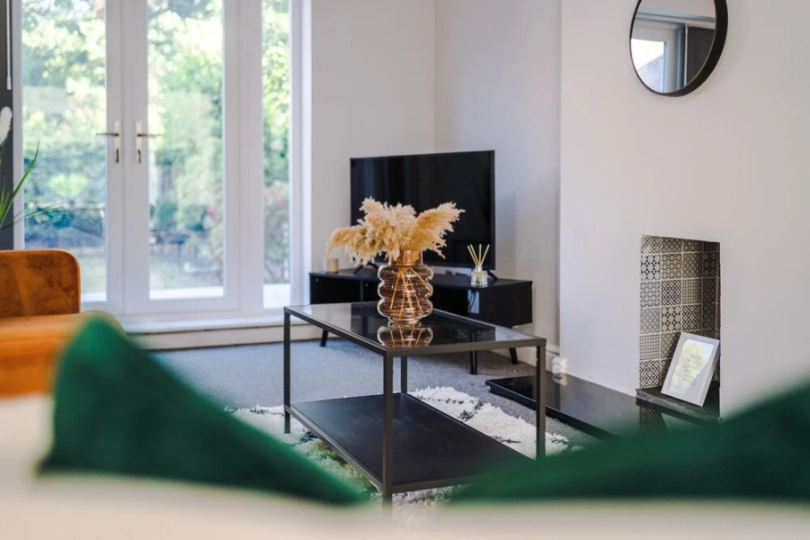 Premium 3 bed Detached House - off Road Parking - Bromborough