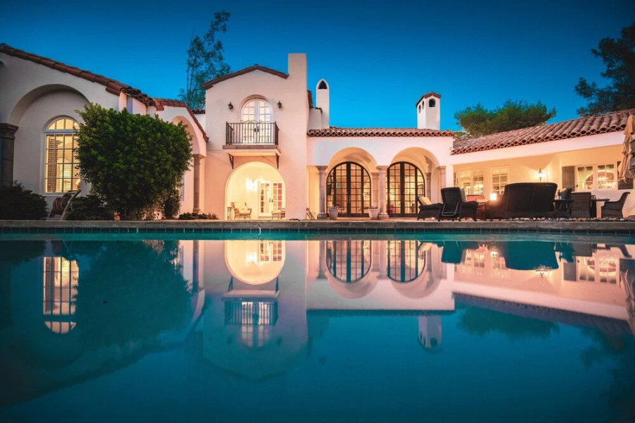 Catalina by Avantstay | Private Grand Estate - Backyard & Pool