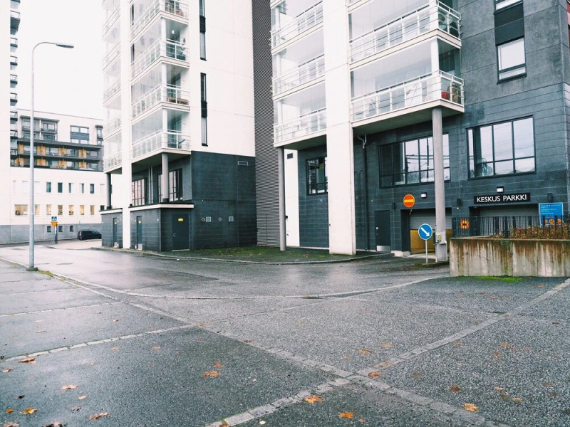 Modern 1BR Apt with Sauna, Balcony & Free Parking