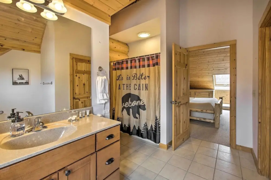 14 Mi to Slopes: Lodge on 104 Acres in Boyne City