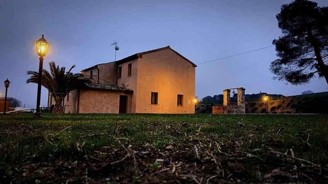 Casa Montefiore 13 LT nella tranquilla campagna Marchigiana