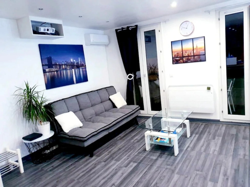 Studio in Poissy, With Wifi