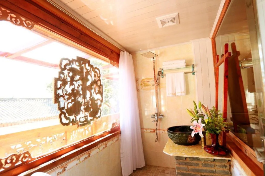 Lijiang Shiwai Taoyuan Inn