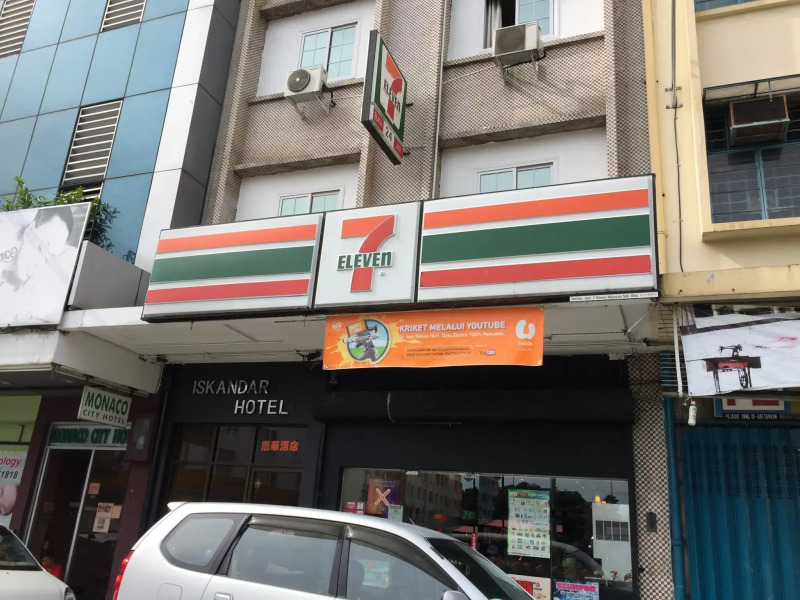 Victoria Hotel and Hostel