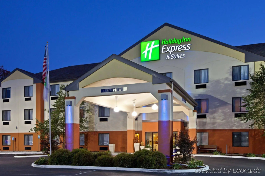 Muncie Place Hotel & Suites