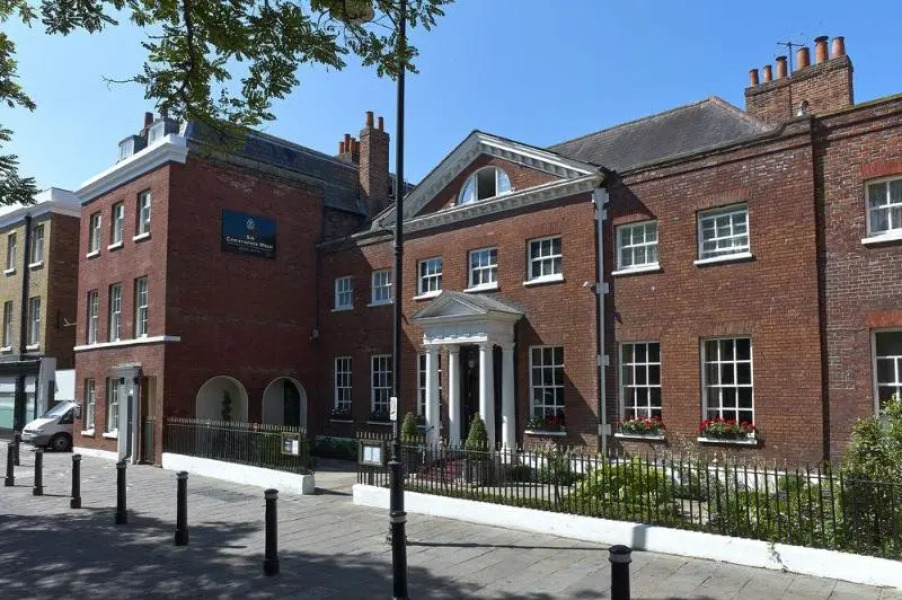 Sir Christopher Wren Hotel