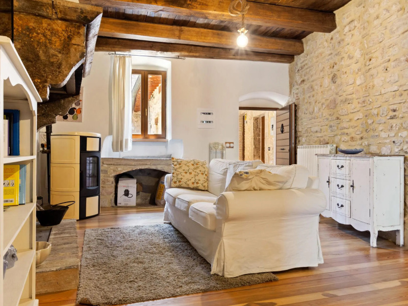 Rustic Mansion in Scheggino near Marmore Waterfalls