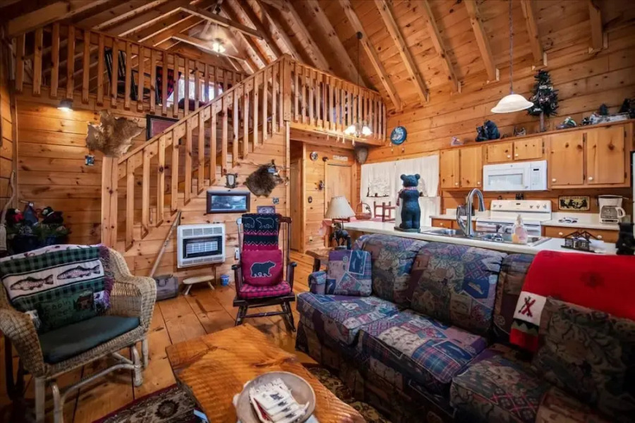 Bear Necessities-cozy Cabin Beside Briar Creek Fire pit Wifi and pet Friendly