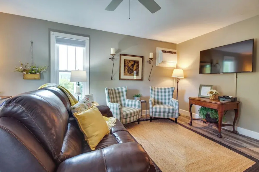 Updated Cotter Cottage: Walk to White River!