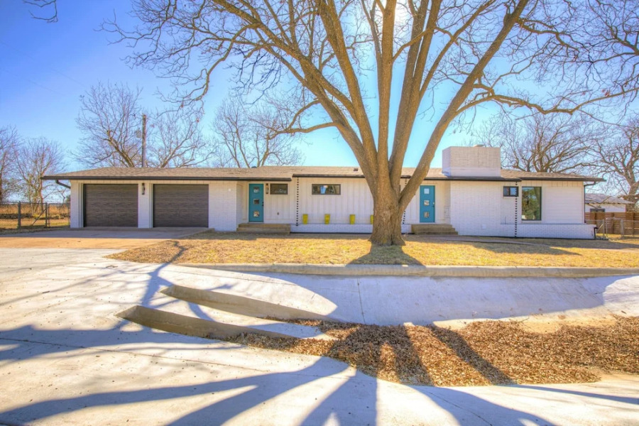 Luxury Cabin-right Across From Albert Dance Hall!