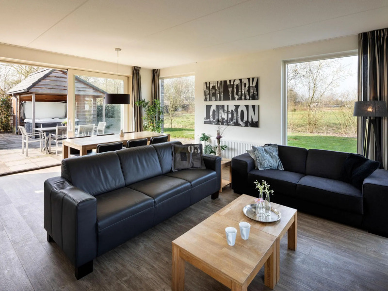 Luxury villa with whirlpool and jacuzzi, 8 km from Hoogeveen