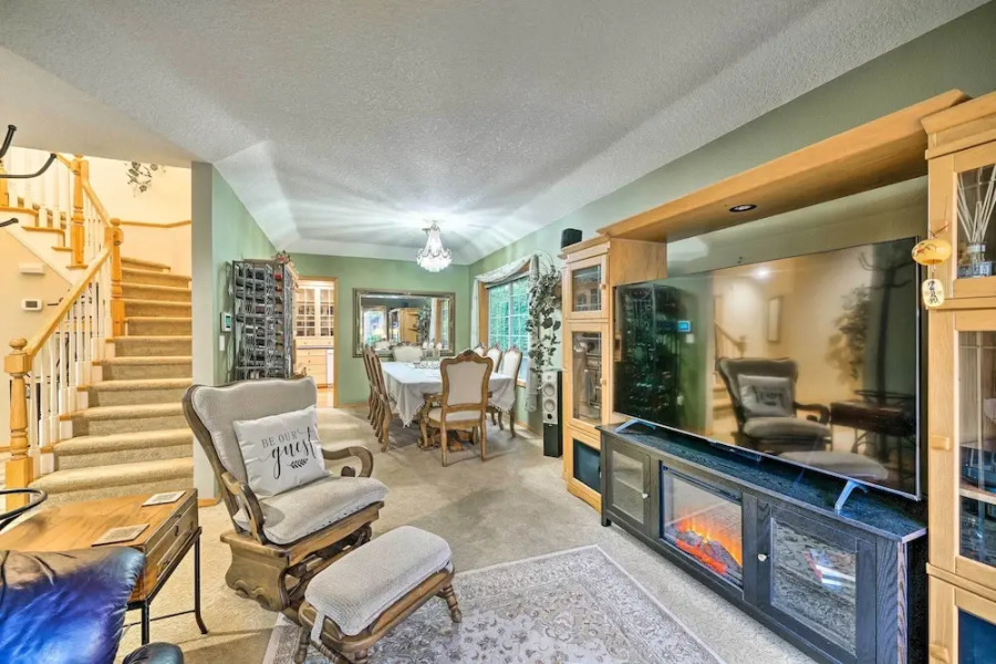 Charming Vancouver Home - Patio & Fire Pit!